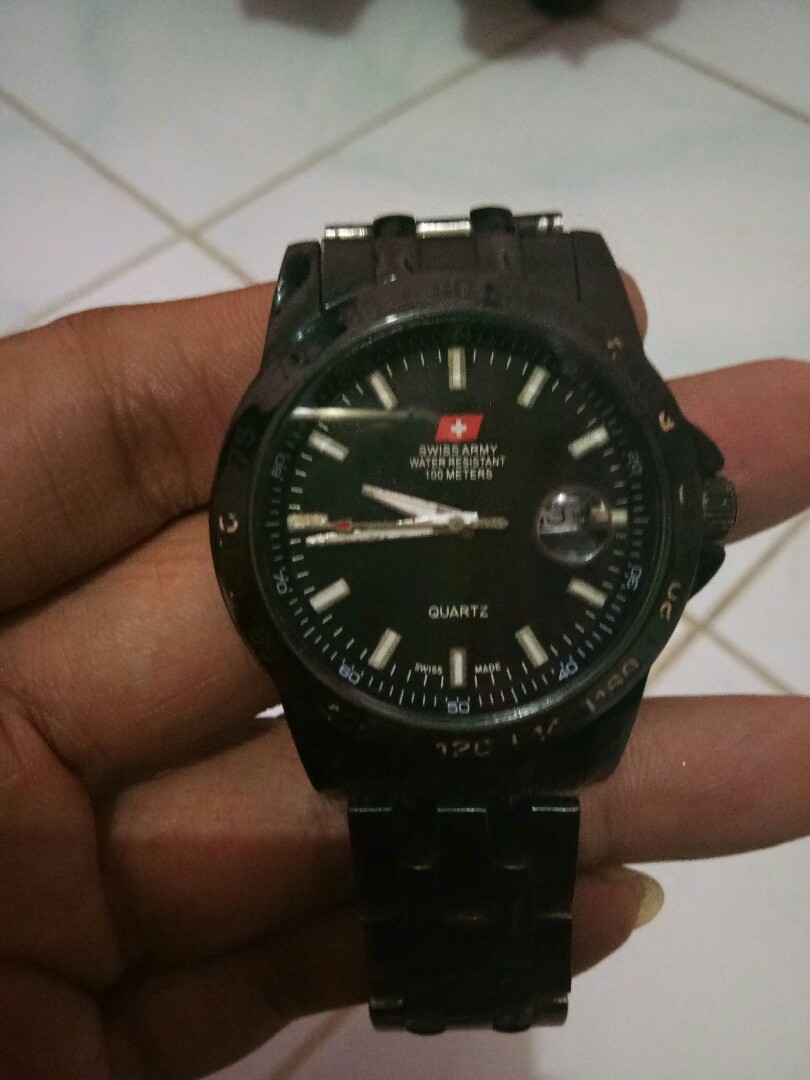 Swiss army water best sale resistant 100 meters