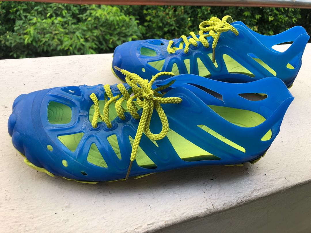 amphibious hiking shoes