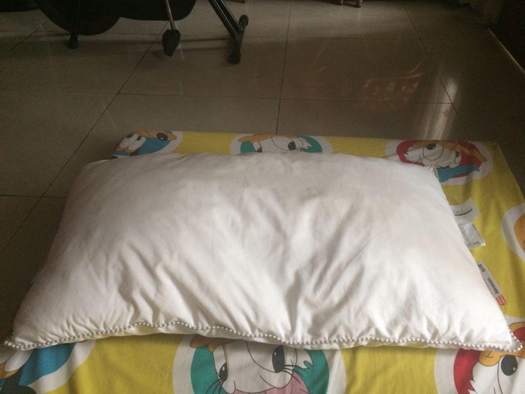 Bantal Ikea Arenpris Perabotan Rumah Di Carousell