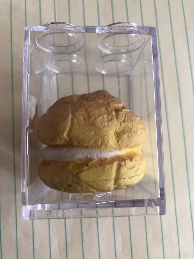 Buff Squishy （分類：其他周邊）位於 Hong Kong。 由 weewa168 提交（商品編號 1006901032，圖片 3）。簡介： ‼️‼️要錢唔要貨‼️‼️ 價錢可議🔴 個盒裝住 盒有門可以打開 好得意🤩 有好香既花味 細細粒 😍 睇啱可以搵我😆 有咩問題可以問我☺️。