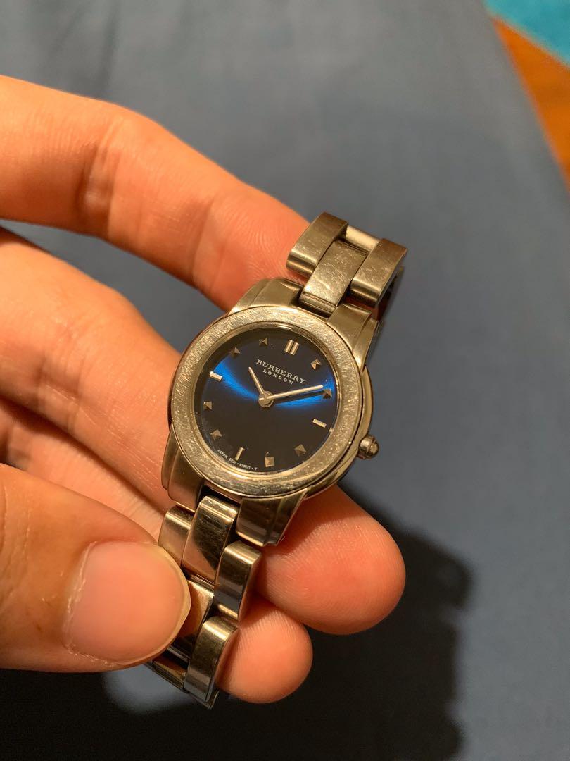 Burberry Women s watch vintage Women s Fashion Watches Accessories Watches on Carousell