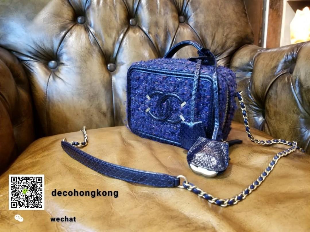 Chanel Blue Tweed/Snakeskin CC Filigree Vanity Case mini Bag Limited  Edition, 名牌, 手袋及銀包- Carousell