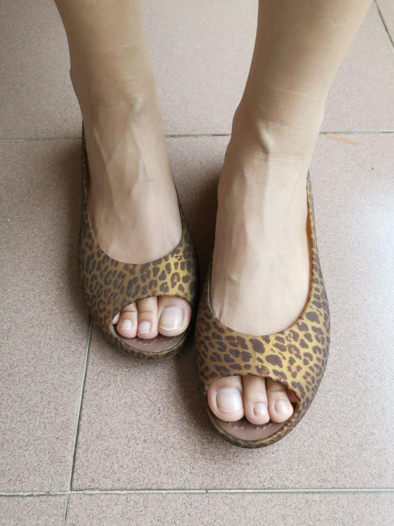 Crocs leopard open toe shoe Women s Fashion Footwear Flats on