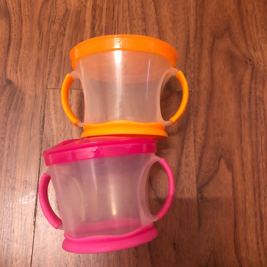 Munchkin Snack Catcher (Category: Weaning & Toddler Feeding) located in Paranaque City. Submitted by msurfer (Listing ID 1007062034, Image 3). Description: • Spill-proof toddler snack container with soft flaps for easy food access • Fits most standard cup holders in cars, car seats, strollers, etc. • Great for home, daycare or on-the-go use • Holds up to 9 ounces of snacks • BPA-free • Top rack dishwasher safe • 12+ months • Colors: Pink & Orange