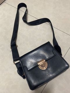 (Category: ) located in . Submitted by de_shopify (Listing ID 1006968539, Image 1). Description: .