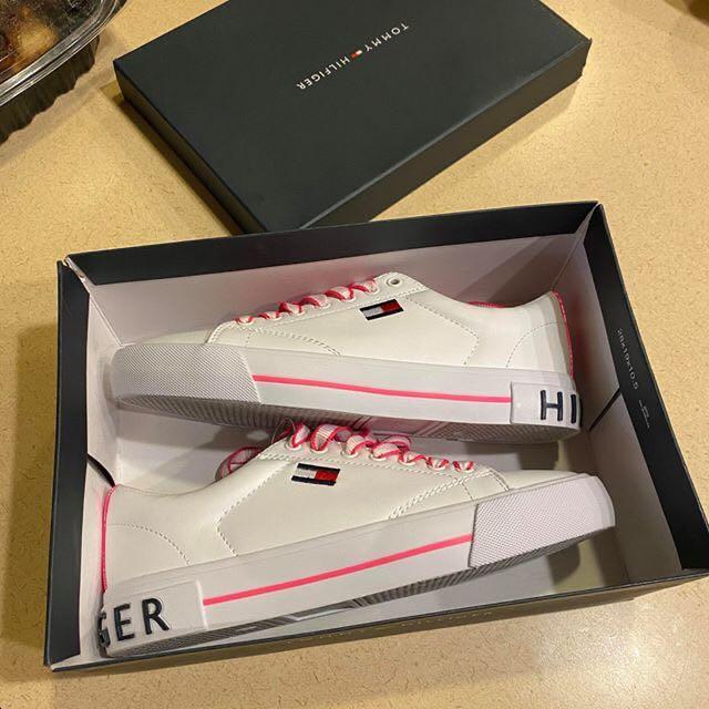 tommy hilfiger shoe box