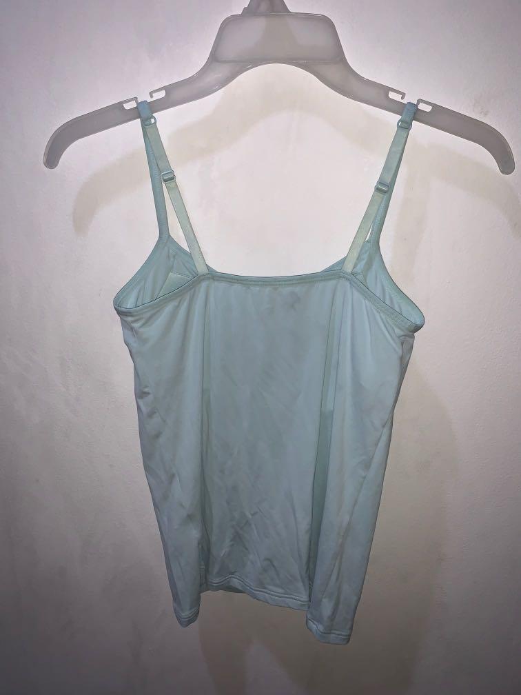 Uniqlo Camisole Bra Top (Category: Sleeveless) located in Mandaluyong City. Submitted by hellothere98 (Listing ID 1007012066, Image 2). Description: .