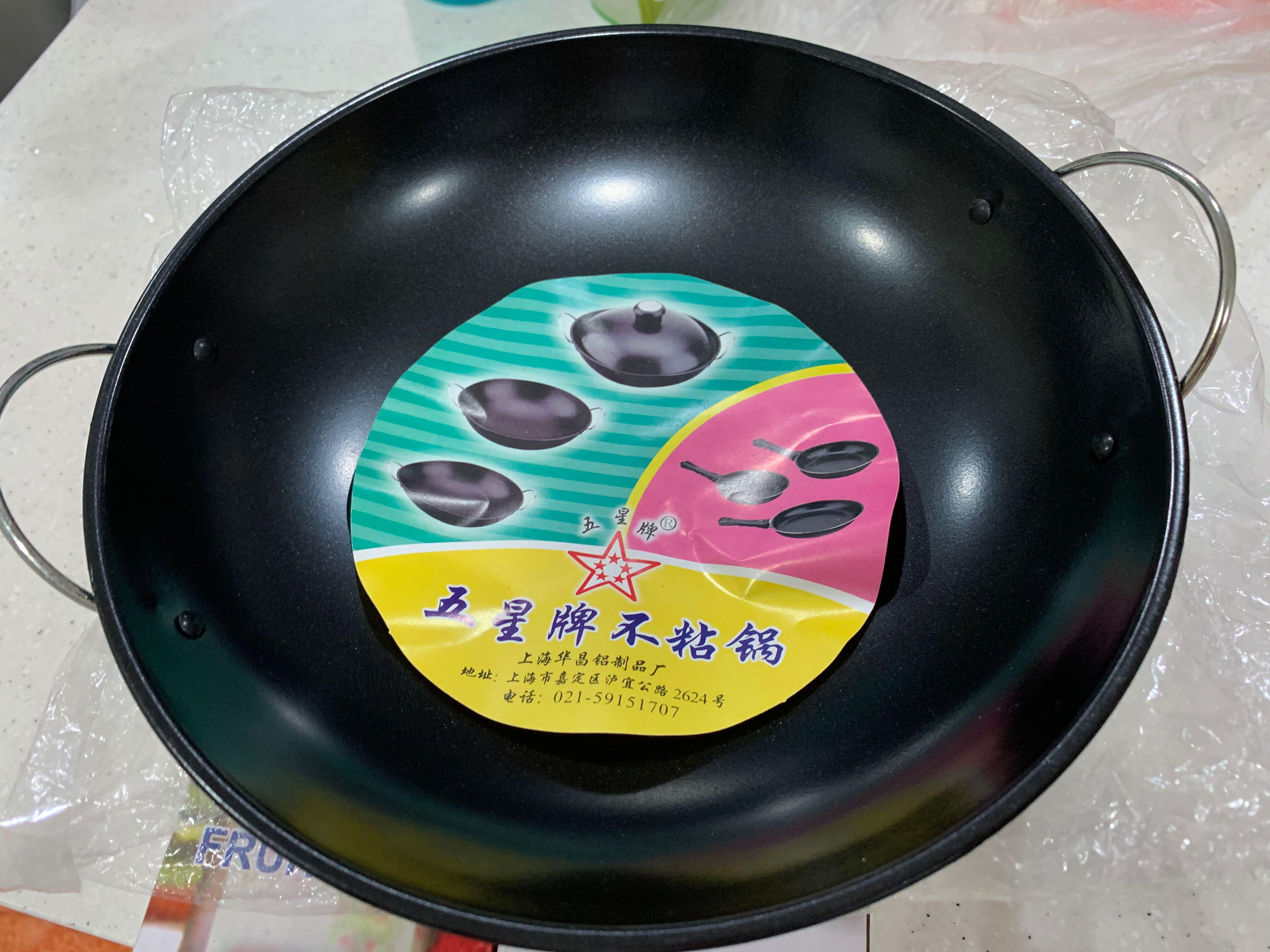 23cm Mini wok with lid, Furniture & Home Living, Kitchenware