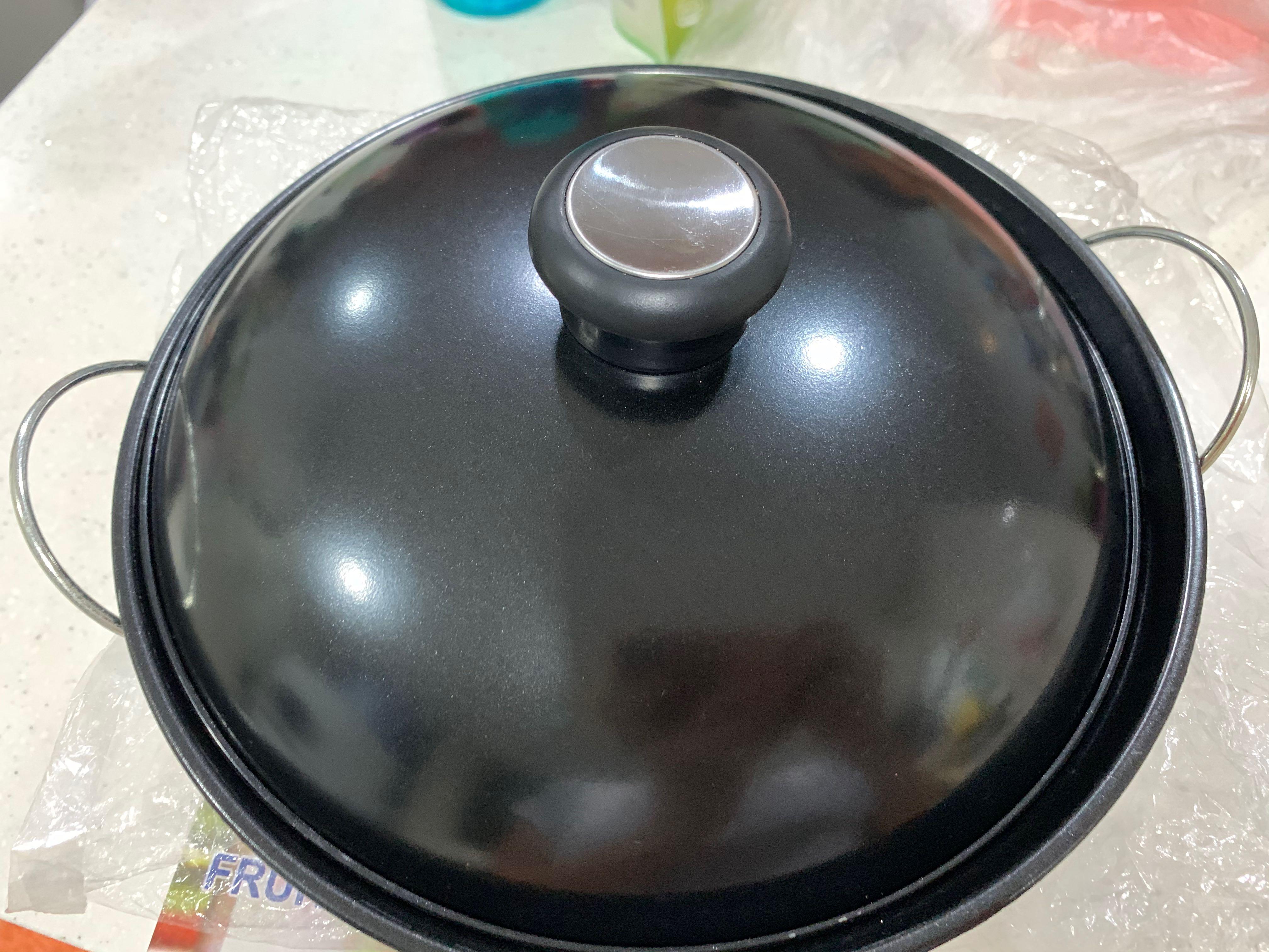 23cm Mini wok with lid, Furniture & Home Living, Kitchenware