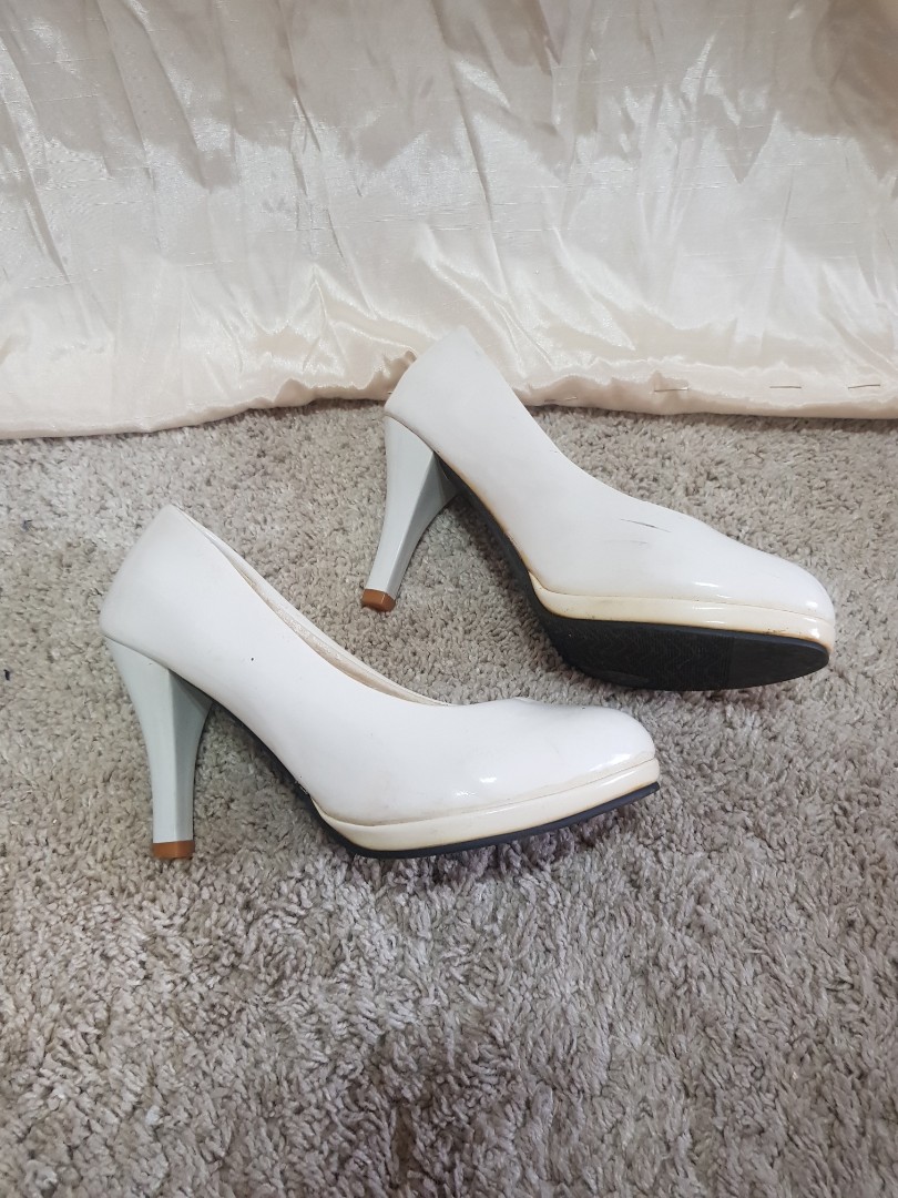 Buy on sale white pumps