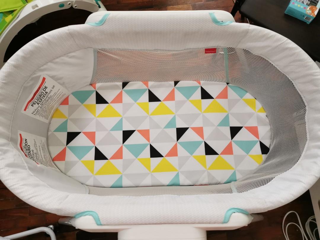 Fisher price stow on sale n go bassinet batteries
