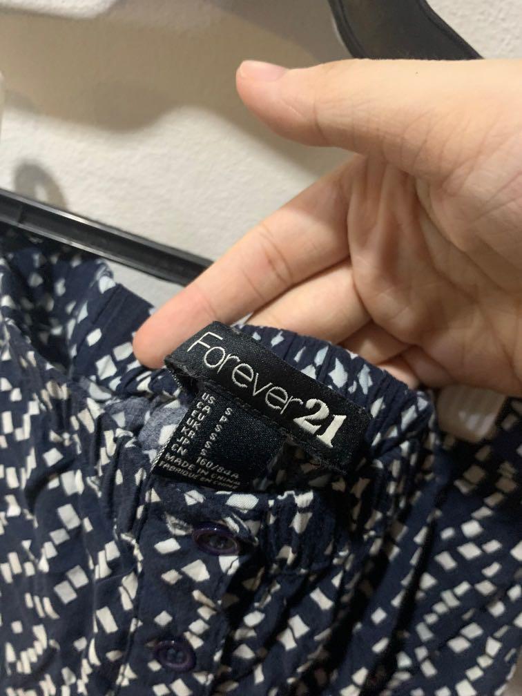 Forever 21 Tube Romper (Category: Rompers) located in Mandaluyong City. Submitted by hellothere98 (Listing ID 1007187153, Image 3). Description: .