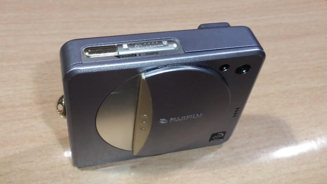 Fujifilm Finepix 50i 2.0 MP digital camera, Photography, Cameras on