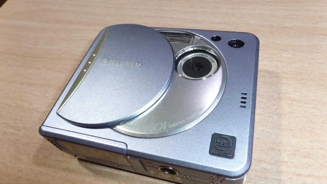 Fujifilm Finepix 50i 2.0 MP digital camera, Photography, Cameras