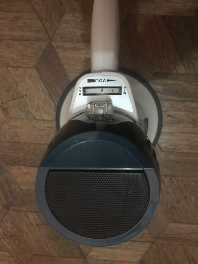 Megaphone Speaker Bullhorn (Category: Soundbars, Speakers & Amplifiers) located in Manila. Submitted by justshop.ph (Listing ID 1007207264, Image 3). Description: Fanon brand MP5 10watts max power 400 yards distance. Adjustable volume. Using 8-pcs AA battery( not included). Trusted USA brand. Brand new unit. #carouswitch.