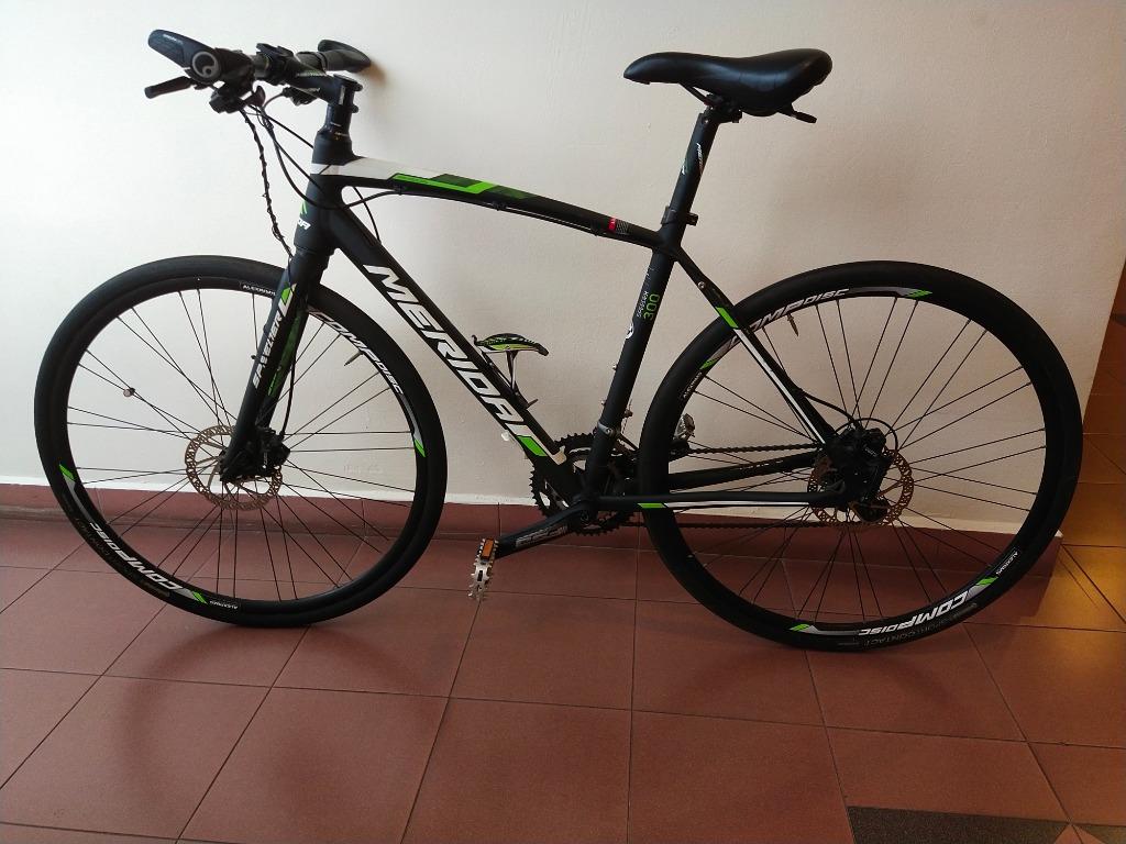 Merida Speeder 300 Road Bike straight comfy handle bar. Sports