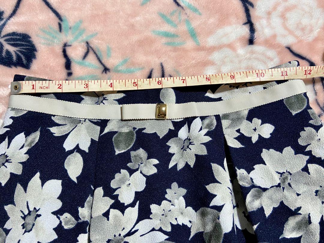 Misch Masch Navy Blue Floral Short (Category: Dresses) located in Pasay City. Submitted by pinkpuff (Listing ID 1007218092, Image 3). Description: Brand new without tags 10/10 condition Waistline is 12 inches when laid flat Japanese brand It’s actually a pair of shorts that looks like skirt when you wear it Very very pretty in actual Last two photos are for your price reference Perfect for your OOTD’s! No return no exchange .