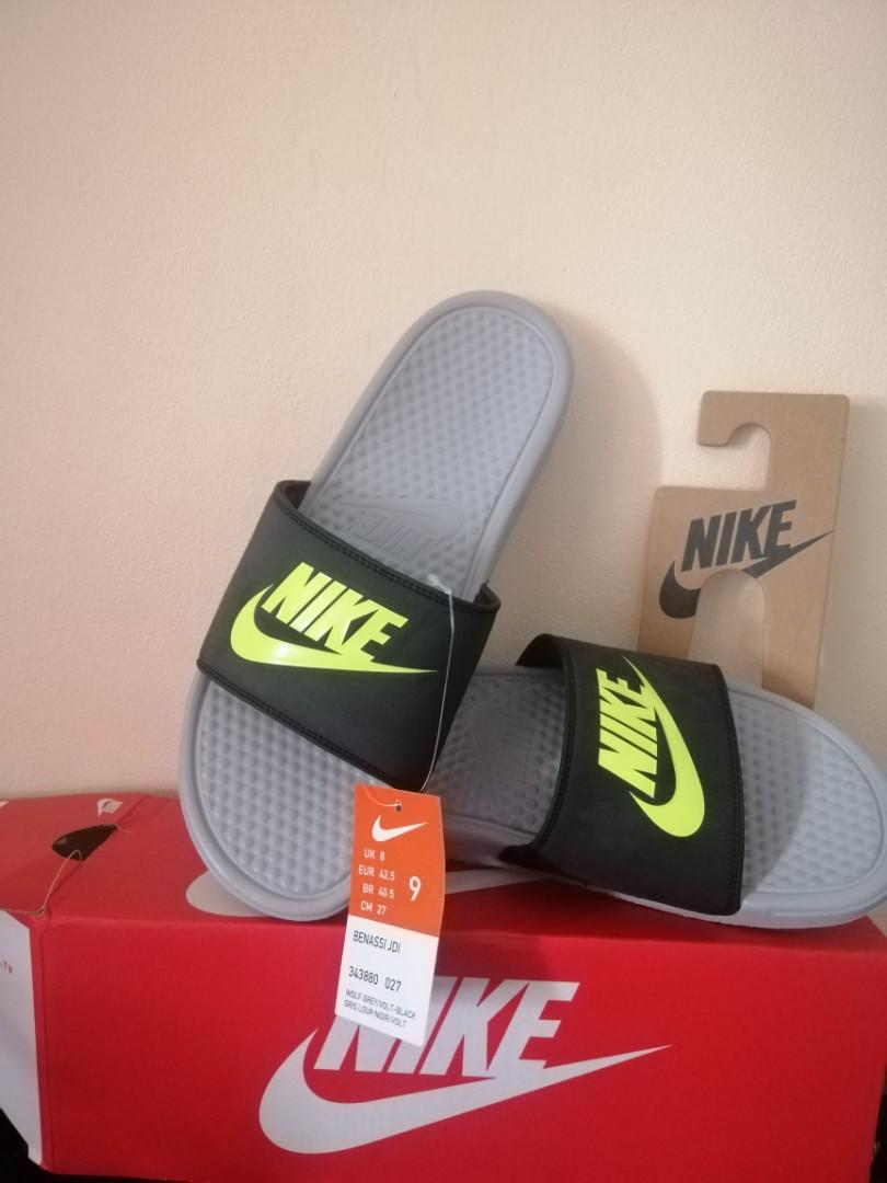 nike sliders size 4