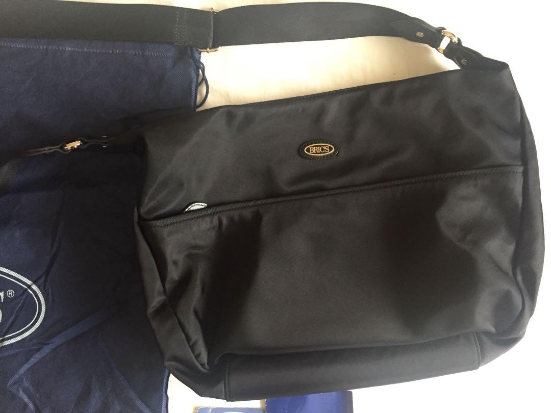 Used Brics Bag (Category: Luxury Bags & Wallets) located in Quezon City. Submitted by auibee (Listing ID 1007169471, Image 2). Description: Selling my slightly used (2-3x only) Brics bag bought from abroad (made in Italy); RFS: de-cluttering Dimensions of bag are as follows -- - Width: 40 cm (15.75 inches) - Height: 28 cm ( 11inches) .
