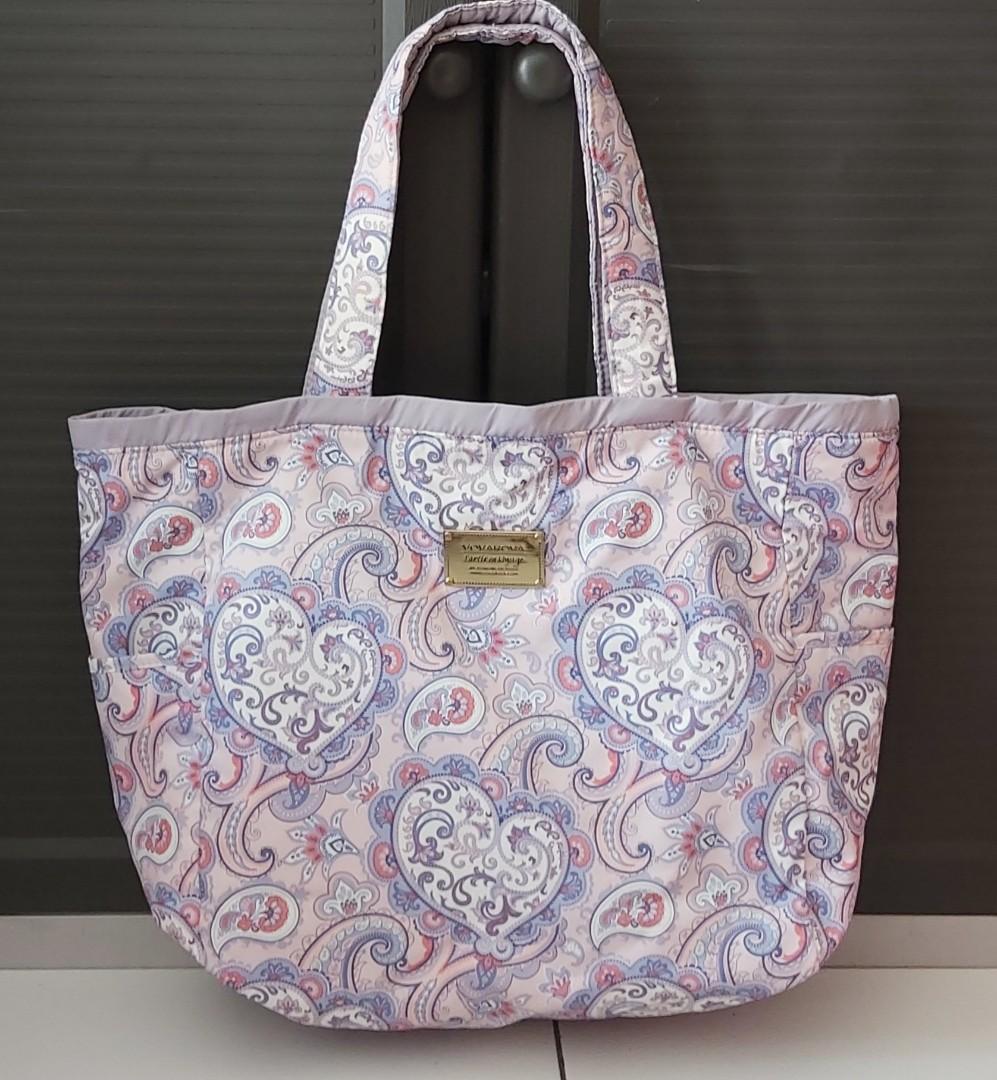 Vovarova Reversible Tote Bag (Category: Tote Bags) located in Bacoor. Submitted by sorinmarkov (Listing ID 1007093842, Image 1). Description: For Sale Only EUC Reversible Vovarova Tote bag used not more than 3x Paisley print/solid gray Bought for 3k selling for 1500 (last price) no issues needs washing (stored for 2 months) made of nylon Very cool to the touch 2 zippered compartment on the gray side 2 side pockets on the paisley side dimension: 1