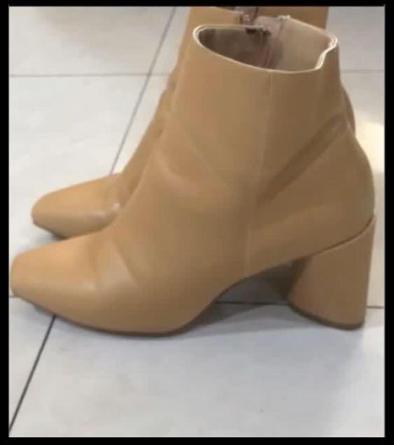 Zara Camel boots (Category: Boots) located in Quezon City. Submitted by affordablysustainable (Listing ID 1007290586, Image 3). Description: Used once or twice, don’t fit my feet well, hence decided to sell.
