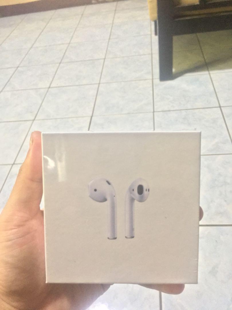 AIRPODS GEN 2 PREMIUM 1:1 (Category: Earphones) located in Mandaluyong City. Submitted by solegoodman22 (Listing ID 1007309192, Image 1). Description: AIRPODS GEN 2 COD VIA LALAMOVE PWEDE AIRPODS GEN2 DETAILS With Auto Connect Animation Latest and Best Up to Date! Wireless Charging Case 6D Bass Good as Original Quality Premium copy GPS (Find my Airpods) ———- SPECS Compatible to IOS and Android Tap Sensor 3-5hrs playtime Sounds Quality Microphone 