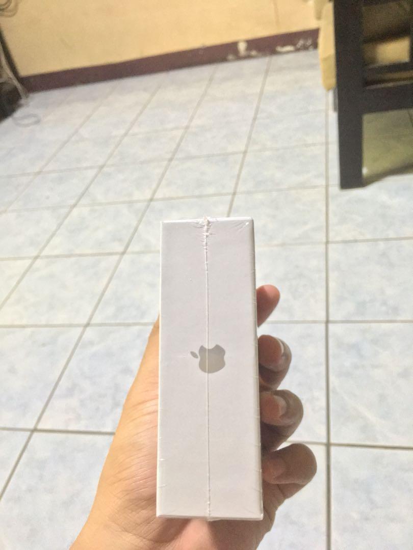 AIRPODS GEN 2 PREMIUM 1:1 (Category: Earphones) located in Mandaluyong City. Submitted by solegoodman22 (Listing ID 1007309192, Image 3). Description: AIRPODS GEN 2 COD VIA LALAMOVE PWEDE AIRPODS GEN2 DETAILS With Auto Connect Animation Latest and Best Up to Date! Wireless Charging Case 6D Bass Good as Original Quality Premium copy GPS (Find my Airpods) ———- SPECS Compatible to IOS and Android Tap Sensor 3-5hrs playtime Sounds Quality Microphone 