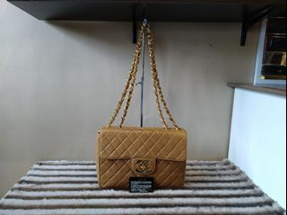 (Category: ) located in . Submitted by saveondesignerbags (Listing ID 1007433650, Image 1). Description: .