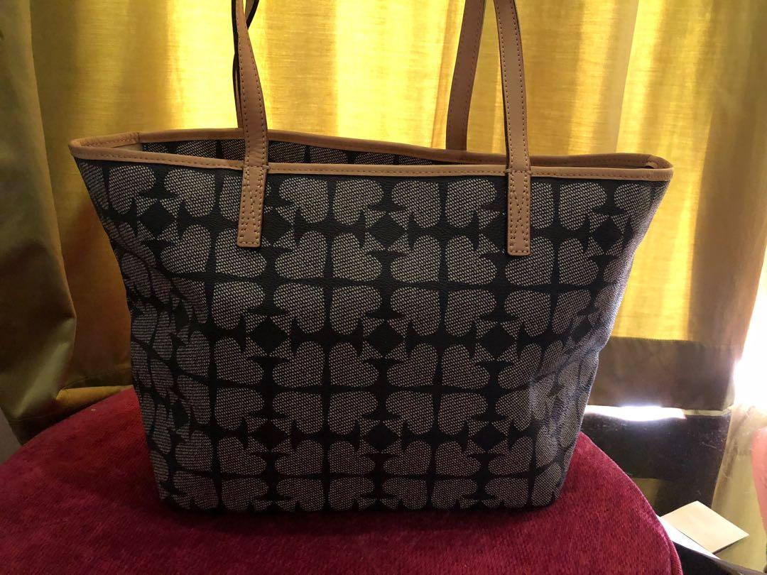 Kate Spade Handbag ✨ (Category: Luxury Bags & Wallets) located in Mandaluyong City. Submitted by cambeeb (Listing ID 1007403665, Image 2). Description: Original Kate Spade Handbag ✨ -NEVER been used (good as new) -Minor flaws (inside) -Bought in U.S. -Slightly negotiable -Selling for P4000 R.S. Decluttering Don’t hesitate to message me for questions. 😊 .