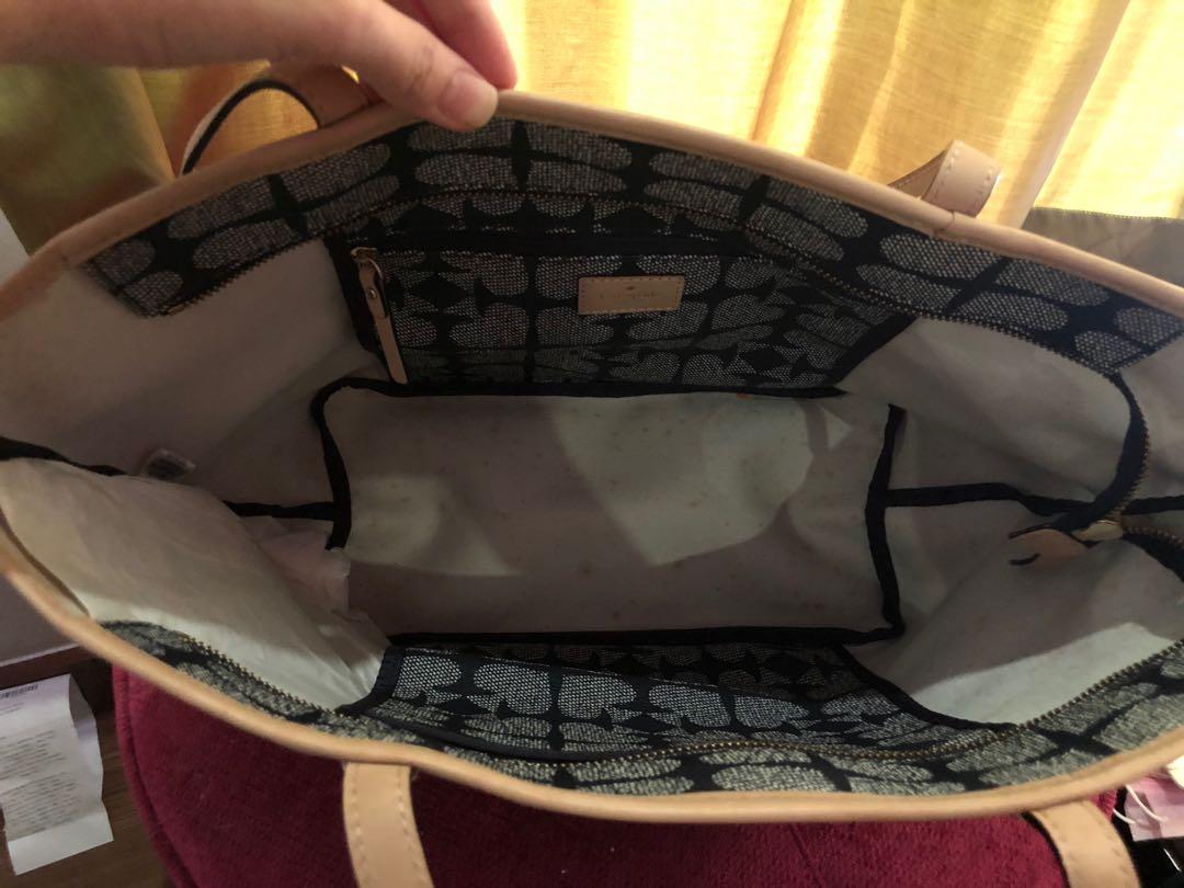 Kate Spade Handbag ✨ (Category: Luxury Bags & Wallets) located in Mandaluyong City. Submitted by cambeeb (Listing ID 1007403665, Image 3). Description: Original Kate Spade Handbag ✨ -NEVER been used (good as new) -Minor flaws (inside) -Bought in U.S. -Slightly negotiable -Selling for P4000 R.S. Decluttering Don’t hesitate to message me for questions. 😊 .