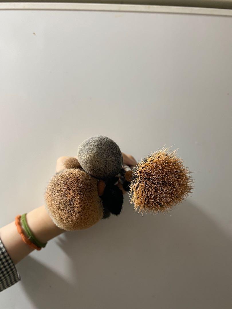 Make Up Brushes （分類：化妝品）位於 Hong Kong。 由 wastage 提交（商品編號 1007481856，圖片 3）。簡介： 適合化妝新手練習用 每支用過1-2次 全部共$50。