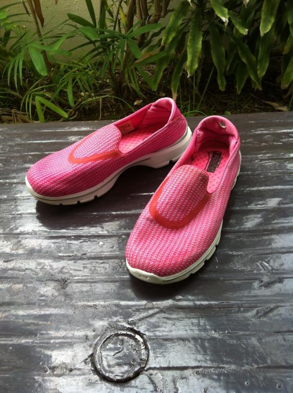Skechers ladies pink shoes. Size UK4 EU 