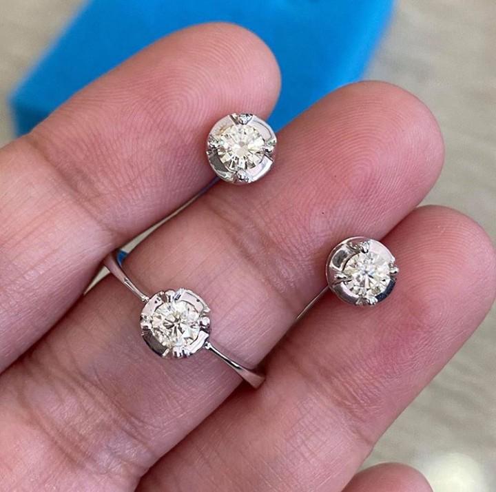 Diamond shop stud ring