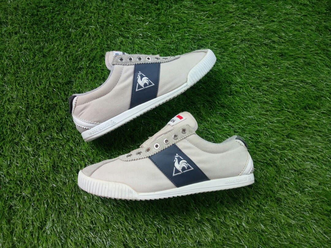 37 Le Coq Sportif Slipon Fesyen Wanita Sepatu di Carousell