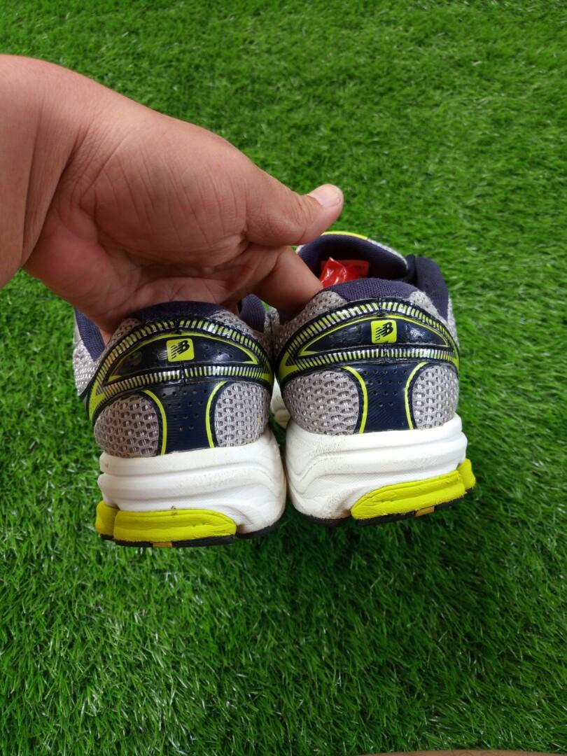 42 New Balance 670 v2 Fesyen Pria Sepatu Sneakers di Carousell