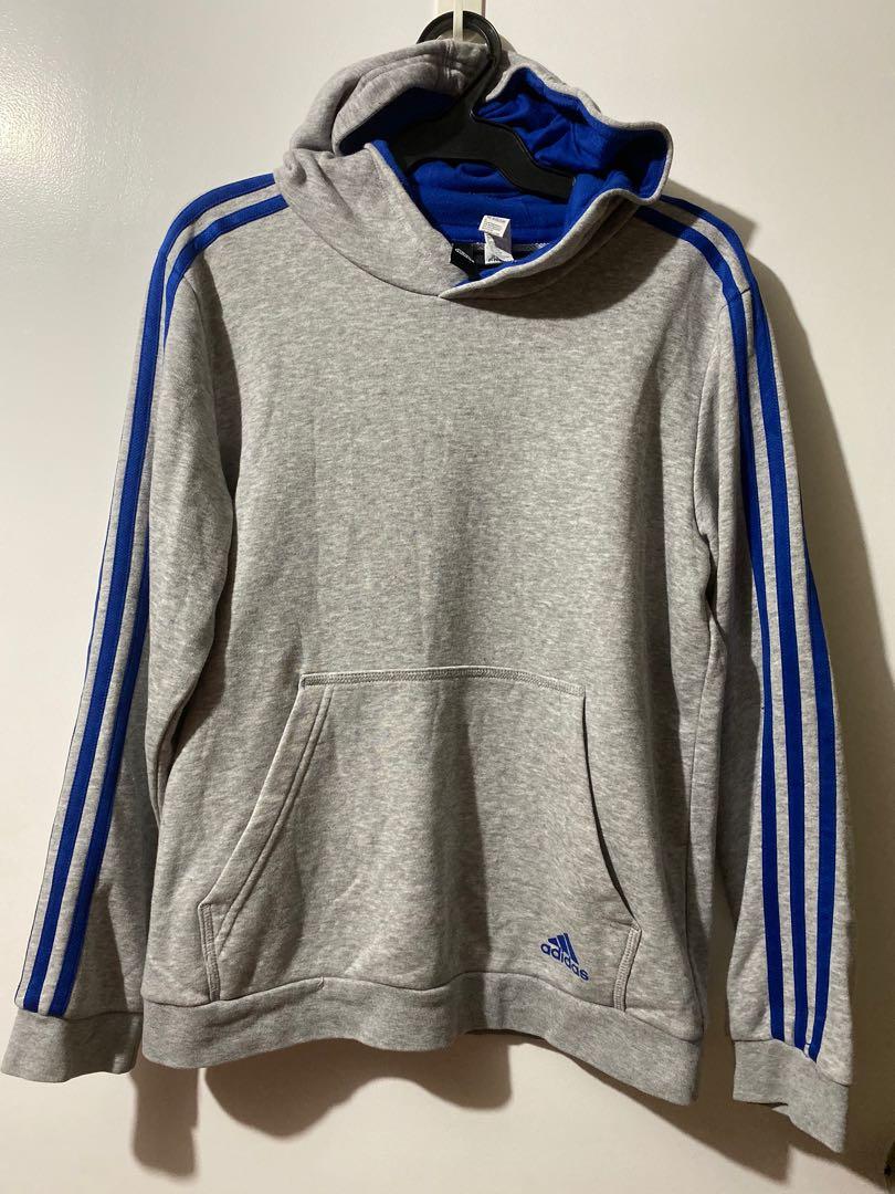 ADIDAS HOODIE UNISEX (Category: Activewear) located in Pasig City. Submitted by rafidow (Listing ID 1003930616, Image 1). Description: Size Small on tag H23 L19 Very good condition No issue Pm me.