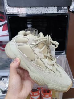 (Category: ) located in . Submitted by sneaker6969 (Listing ID 1003884814, Image 1). Description: .