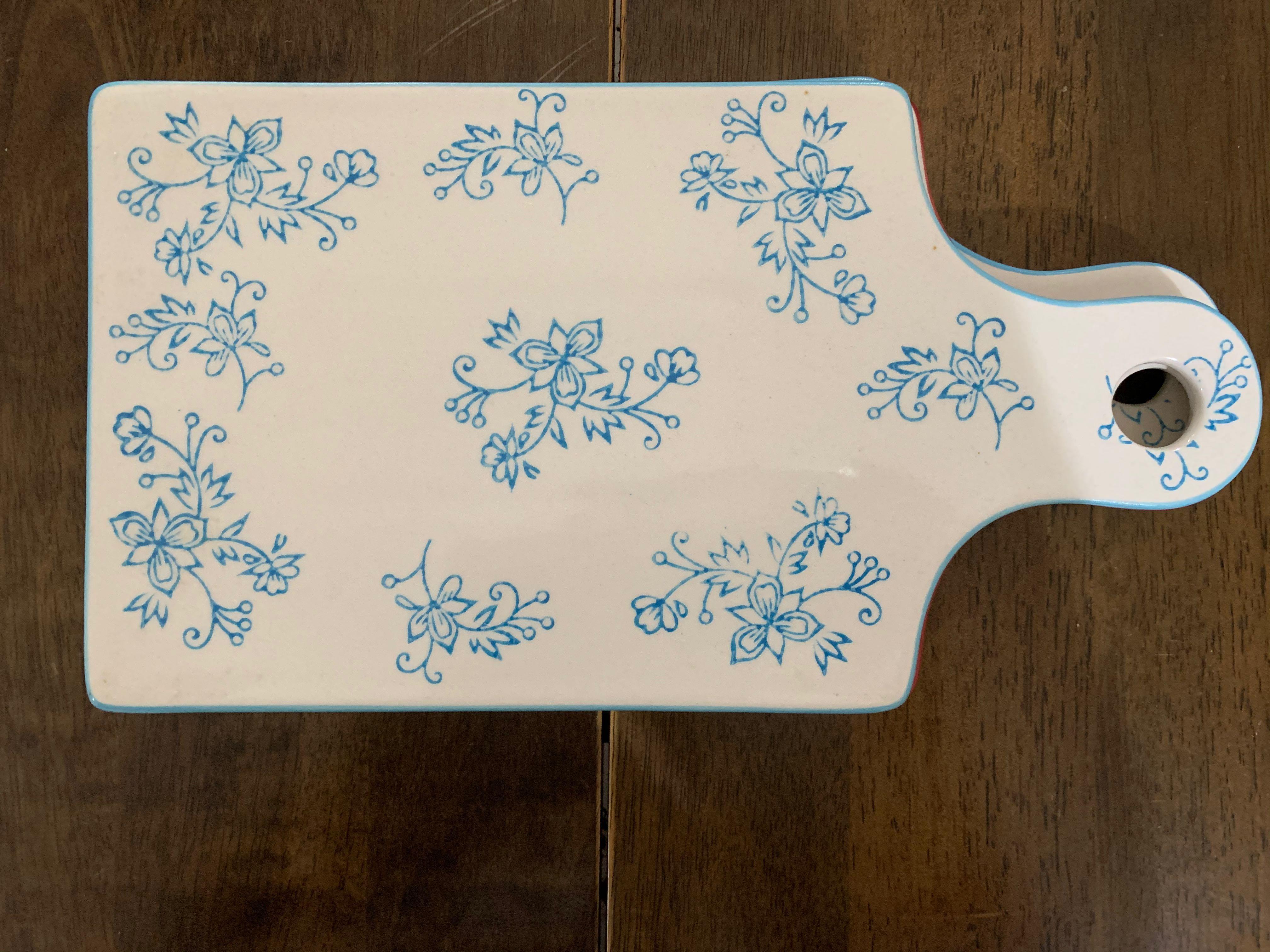BN rectangular serving plate (Category: Dinnerware & Cutlery) located in Singapore. Submitted by hola294 (Listing ID 1003855907, Image 1). Description: Brand new Super pretty 2 in blue available 2 in red available .