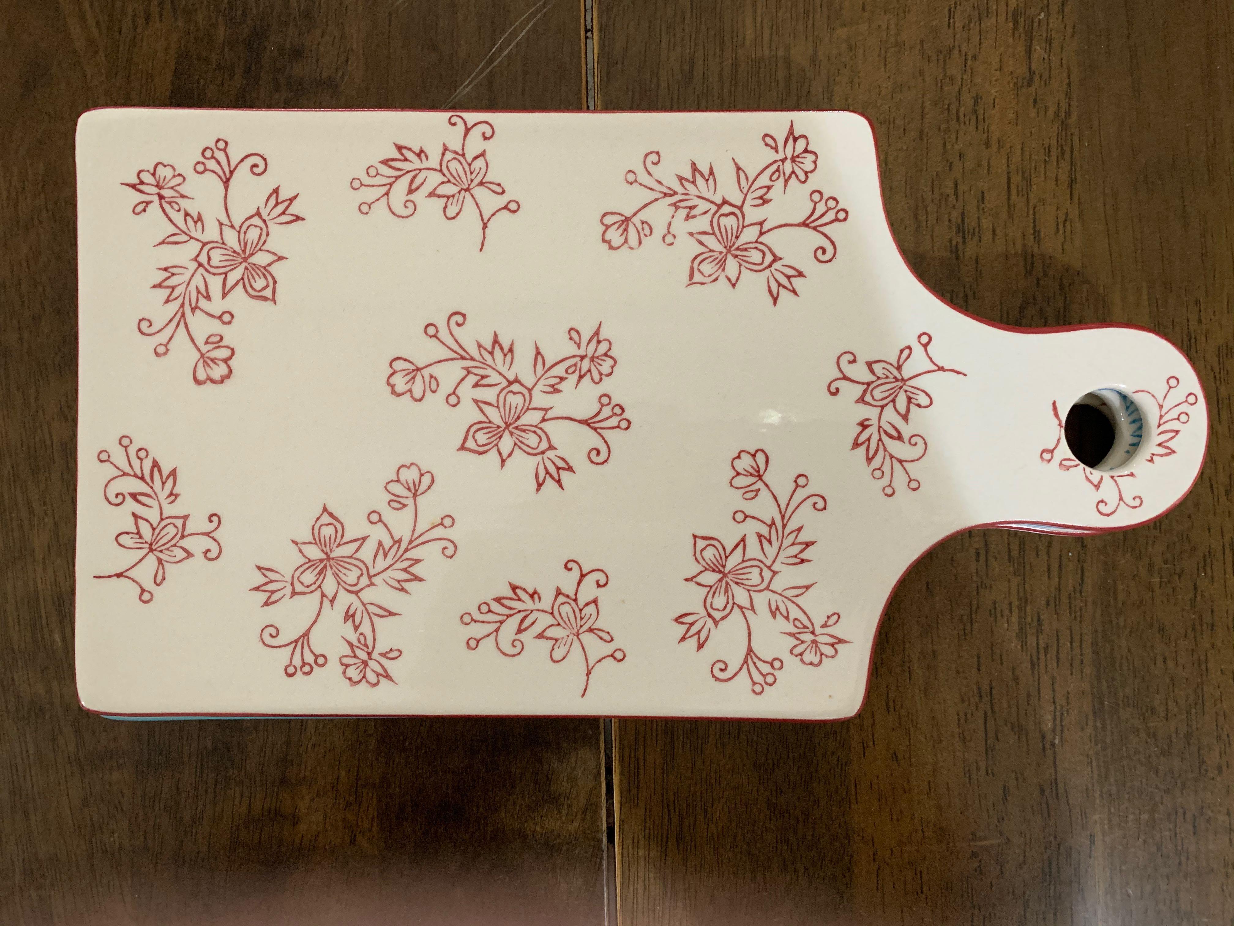 BN rectangular serving plate (Category: Dinnerware & Cutlery) located in Singapore. Submitted by hola294 (Listing ID 1003855907, Image 2). Description: Brand new Super pretty 2 in blue available 2 in red available .
