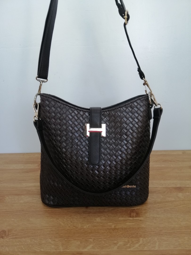 Giles n brooks sling bag 2025