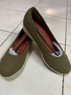 (Category: ) located in . Submitted by lovepreloved07 (Listing ID 1004023453, Image 1). Description: .