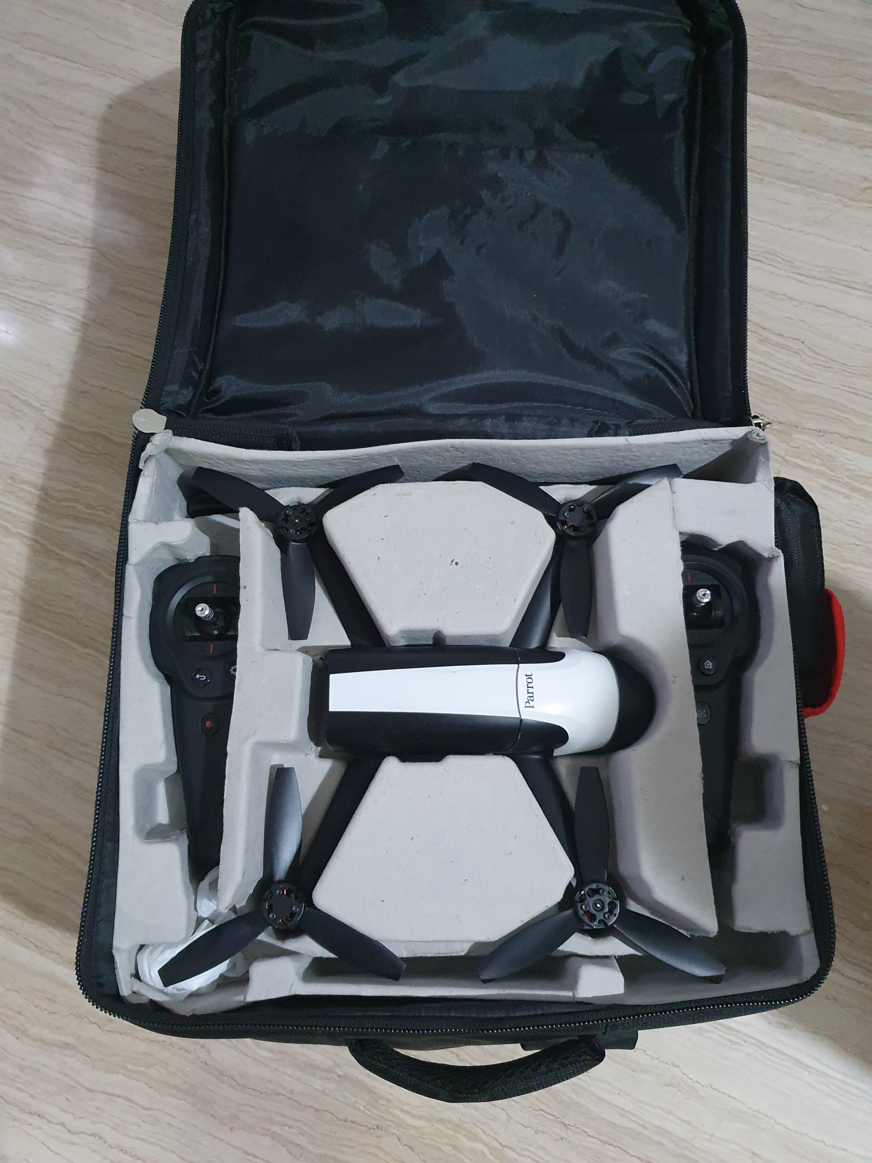 Parrot Bebop 2 drone with Skycontroller 1