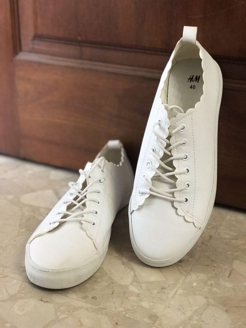 Plain white shoes, Women's Fashion, Footwear, Sneakers on Carousell