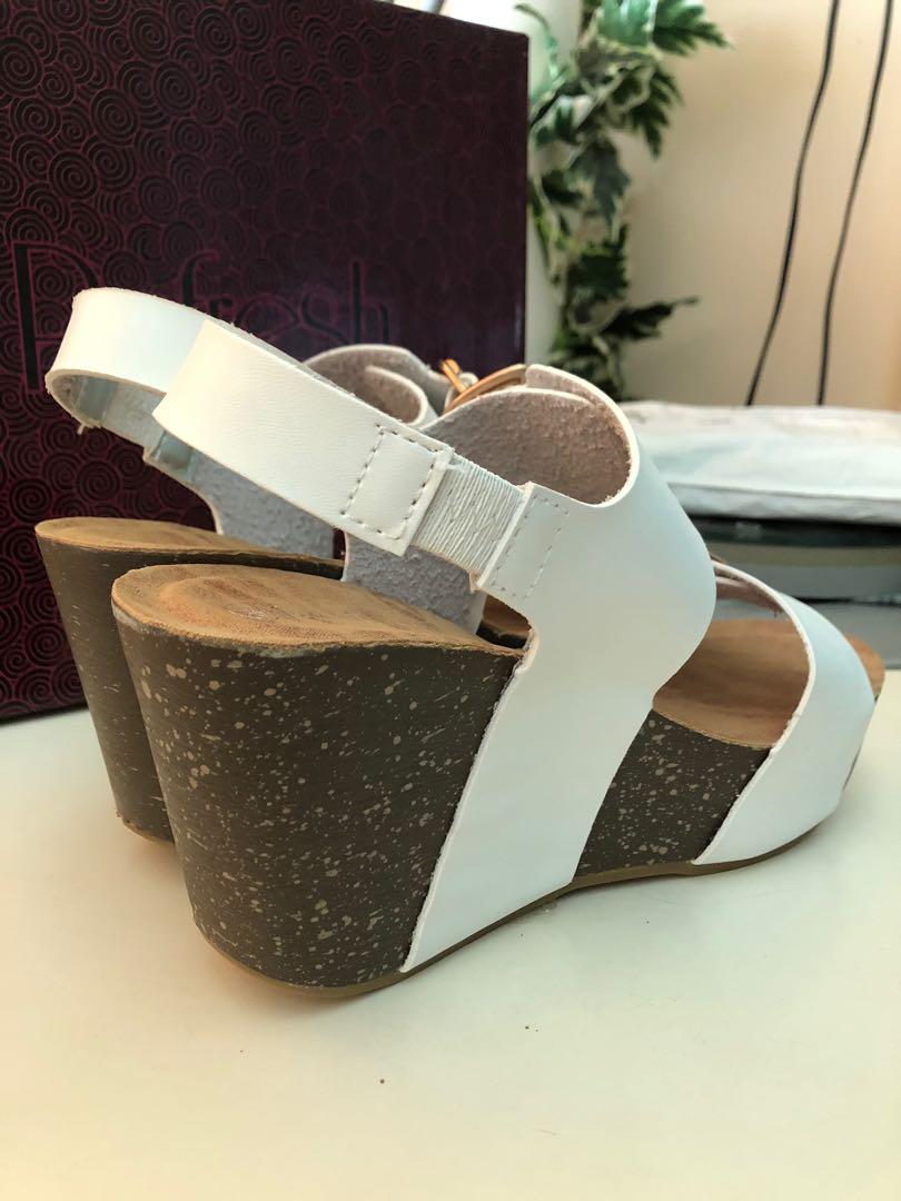 New REFRESH Leather Sandal Wedge Women s Fashion Footwear