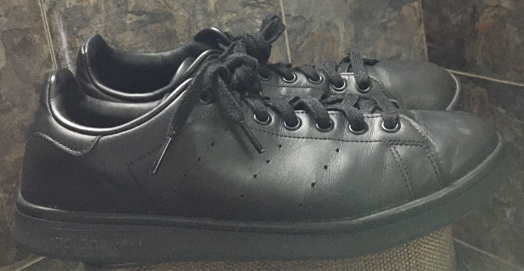 stan smith triple black