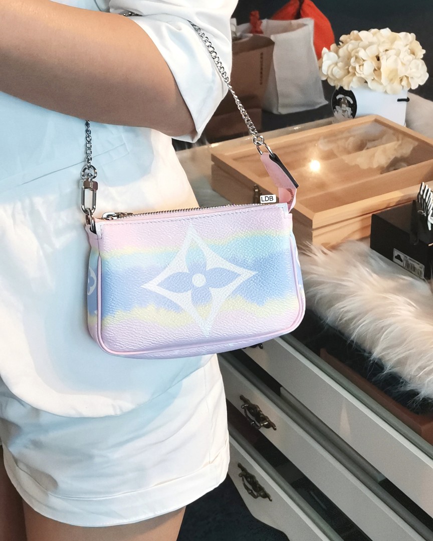 Louis Vuitton 2020 pre-owned Damier Azur Mini Pochette Accessoires Handbag  - Farfetch