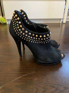 bcbgmaxazria black peep toe heel
