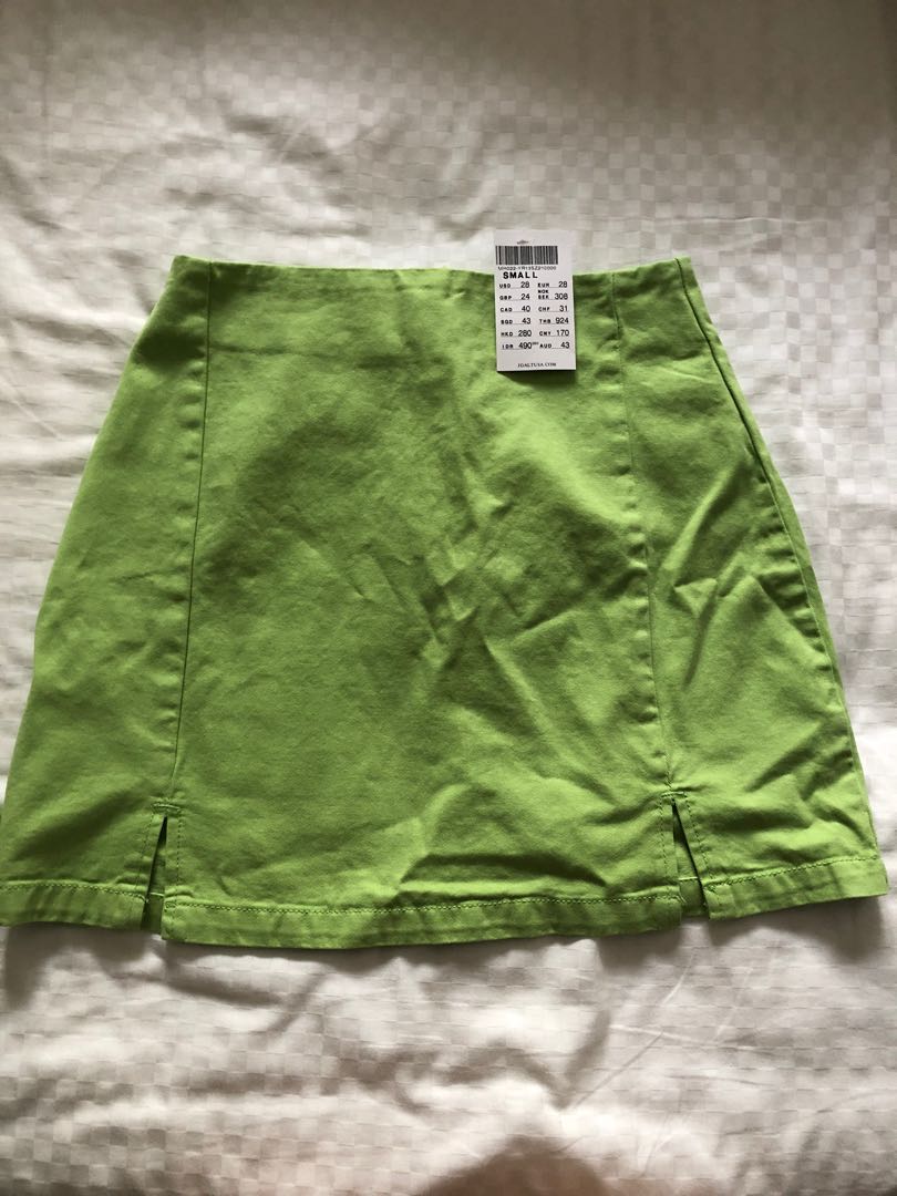 brandy melville cara skirt, Women's Fashion, Bottoms, Skirts on Carousell