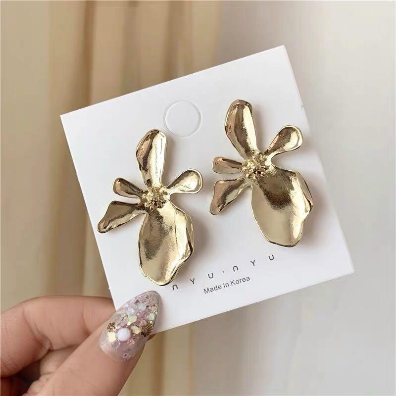 Gold discount orchid earrings