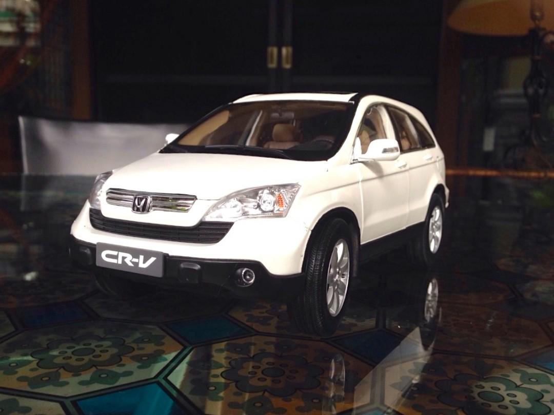 Honda crv diecast 1 18 Hobbies Toys Toys Games on Carousell